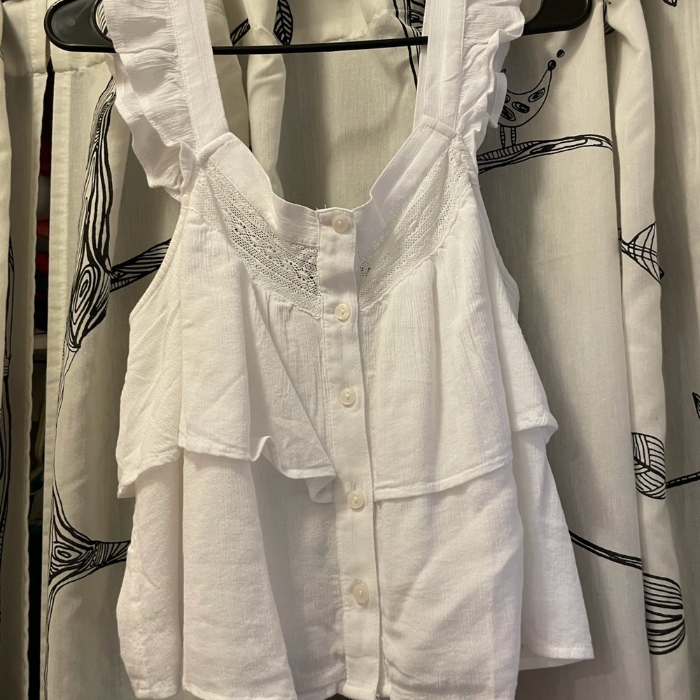Cute American Eagle crop. Size small. Never worn.